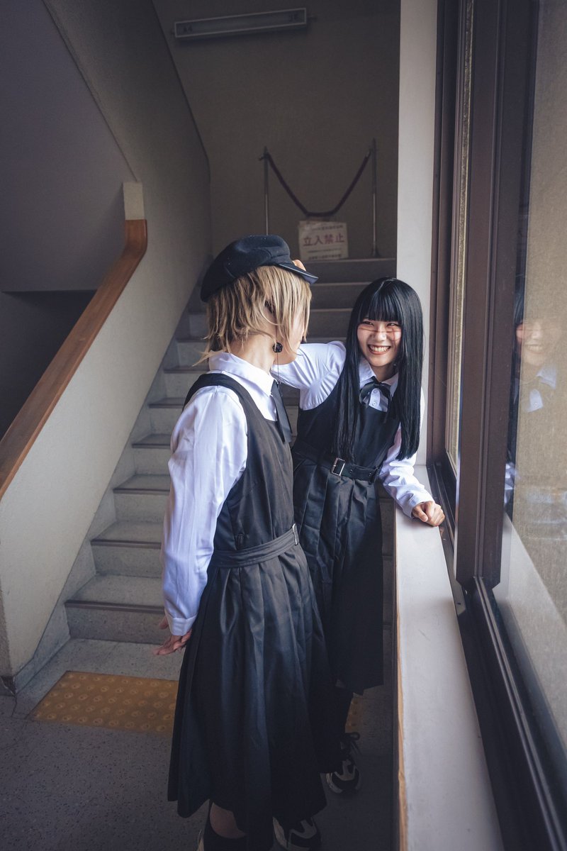 suna0suna___'s tweet photo. ⚠︎Cosplay
【チェンソーマン二部】
________
束の間
________
戦争の悪魔→レイ&ハナ(@Ray_Hana101 )
飢餓の悪魔→私
📸モブTさん(@sokoraniirumob )
#Allcolor
#colorplayer https://t.co/xpCob4yvVy