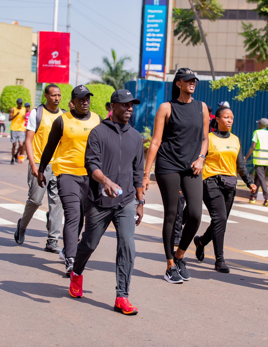 MTNRwanda's tweet photo. A glimpse of how the @CityofKigali was painted ALL Yellow during the #KigaliMarathon2024. 💛

Congratulations to over 10,000 participants who showed up to promote peace and unity. History has been made! 
#WeNeverSettleForLess https://t.co/RCjqeMFWA8