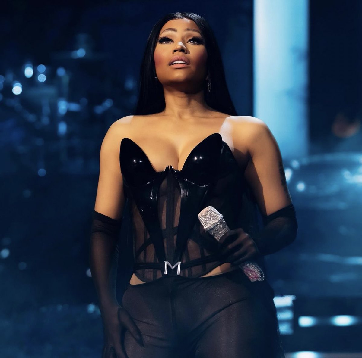 NickiFrance_'s tweet image. 🇫🇷 JOUR-J ! 

Nicki Minaj est de retour en France ce soir pour un deuxième concert à l'Accor Arena ! 

#GagCityParis