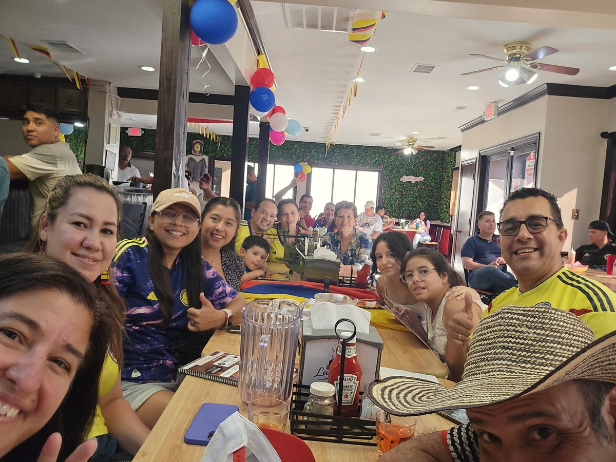Yesterday, we  celebrated Colombia vs USA with Ambasador teachers from Colombia🇨🇴, Mexico🇲🇽  Argentina🇦🇷 and Spain🇪🇸. We had a great time! We ate traditional Colombian dishes and juices, listened to music, and danced!