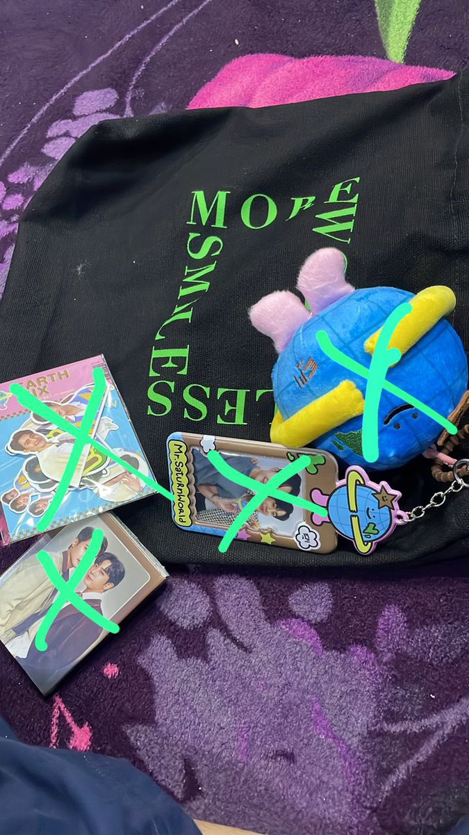 MixxAin's tweet photo. WTS 🇲🇾!!  ( tote bag mixxiw ) 

reason sell : nak sambung belajar and nk cari duit study . 
 condition : 9/10 ( pernah pakai 2 kali ) 
ori form shop . 
beli harga rm80 , nk jual rm 60 atau 55 
help me to sell :)) urgent . 
#gmmtv #mixxiw #totebag #pasarbl #pasarBLmy https://t.co/5cuW7Uf40x
