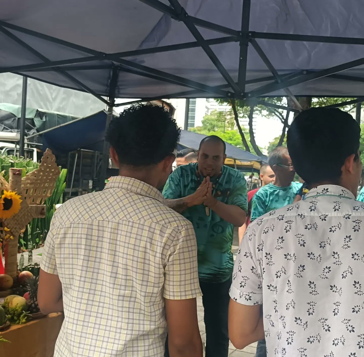 culturachacao's tweet image. sábado #08jun de 2024
10° velada
🌼 Cruz de mayo, con la  agrupación Chacambor, en la Plaza El Indio de Chacao. @chacambor

¡Gracias por acompañarnos y vivir la tradición! 

@edsayas @Chacao #chacao