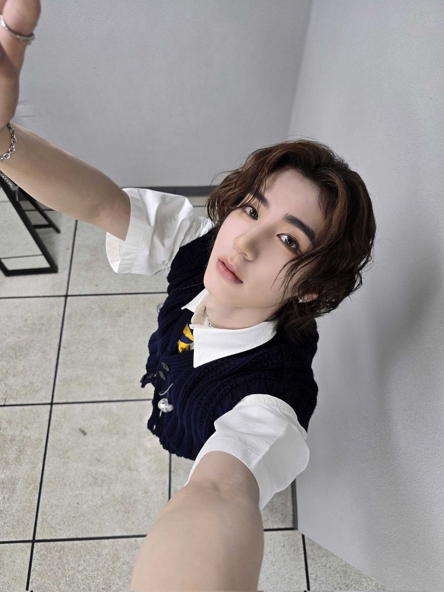 🖤💛🖤

#이한 #LEEHAN #BOYNEXTDOOR