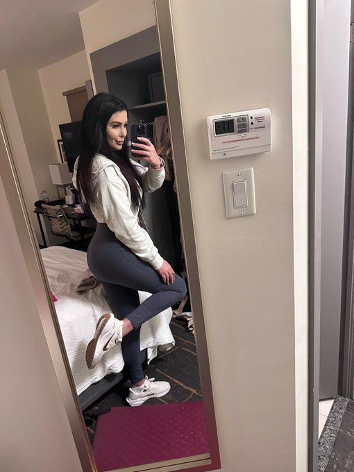 Come touch the booty  https://t.co/8z0In45cqU https://t.co/gLpgaHrOFe<a href="/tag/fuckyourbill"class="tags"><span>#fuckyourbill</span></a>