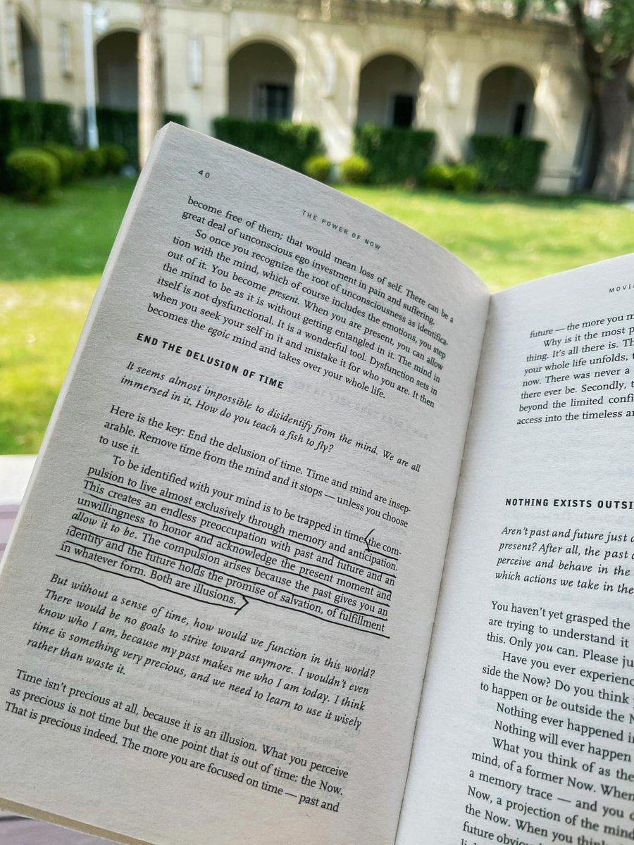 Mia0809B's tweet photo. I like quiet Sunday afternoons, enjoying coffee and reading https://t.co/Qfa3kReu5W