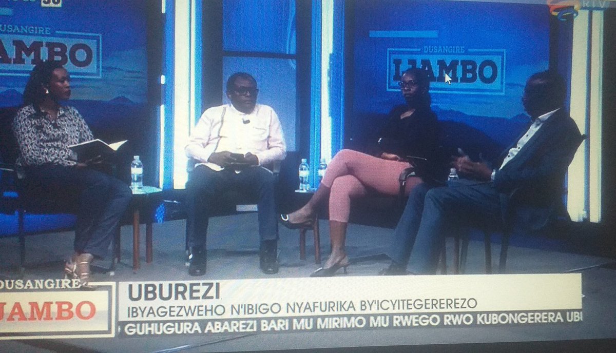UR_aceds's tweet photo. Kimwe mu byo Ikigo kishimira cyagezeho ni ishingwa ry'ahantu abanyeshuri bafite ibitekerezo bahurizwa n'impuguke bagafashwa  kunoza ibitekerezo byabo kugira ngo bivemo imishinga ifatika. Aha hantu hazwi nka 'Data-Driven Incubation Hub'. @rbarwanda @CharlesRuranga @jbatamuliza https://t.co/5PlUyhrqHX