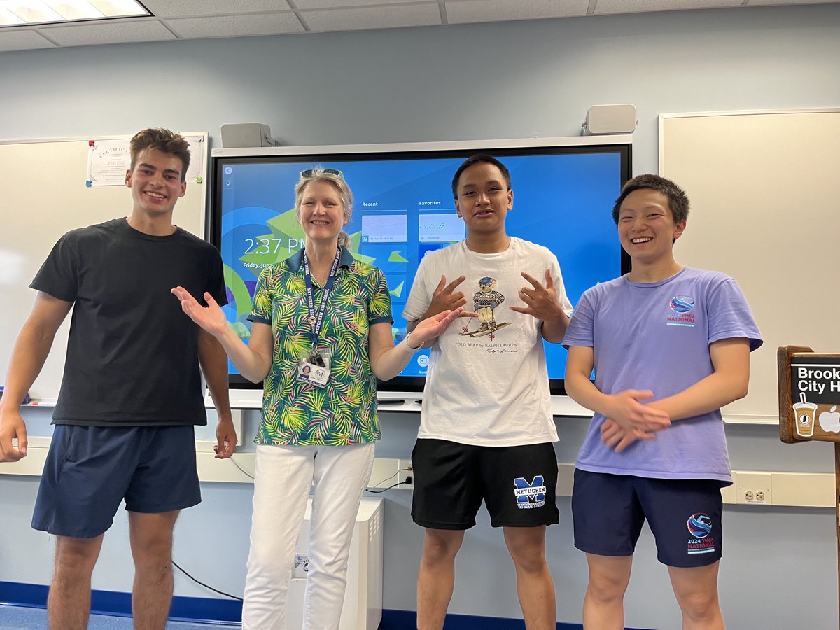 MrsVdC_MHS's tweet photo. The j’mazers came to say good bye on their last day of classes. These 3 superstars rocked AP Macro last year in their junior year. Hence their nickname. https://t.co/GEhOFa0URZ