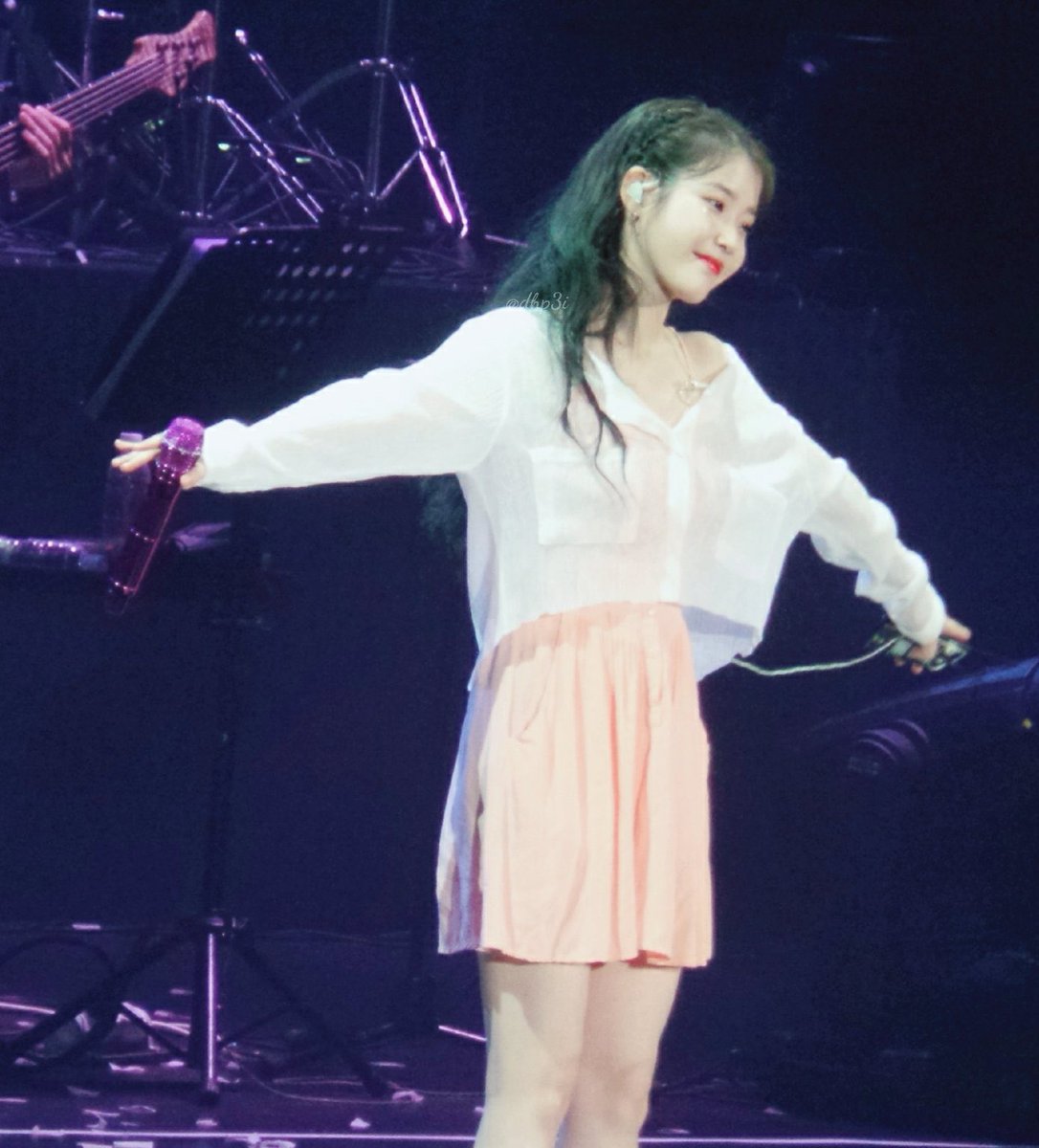 SoshIU_'s tweet photo. 2019 Love Poem in KL             2024 HEREH in KL https://t.co/xMzcd9fn9H