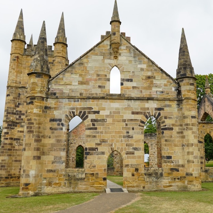 Familydaysout's tweet image. 🏰 History comes alive when you visit local historical sites. Tip: Look for interactive tours or reenactments for an immersive experience! #FamilyAdventures #HistoryForKids #LearningIsFun