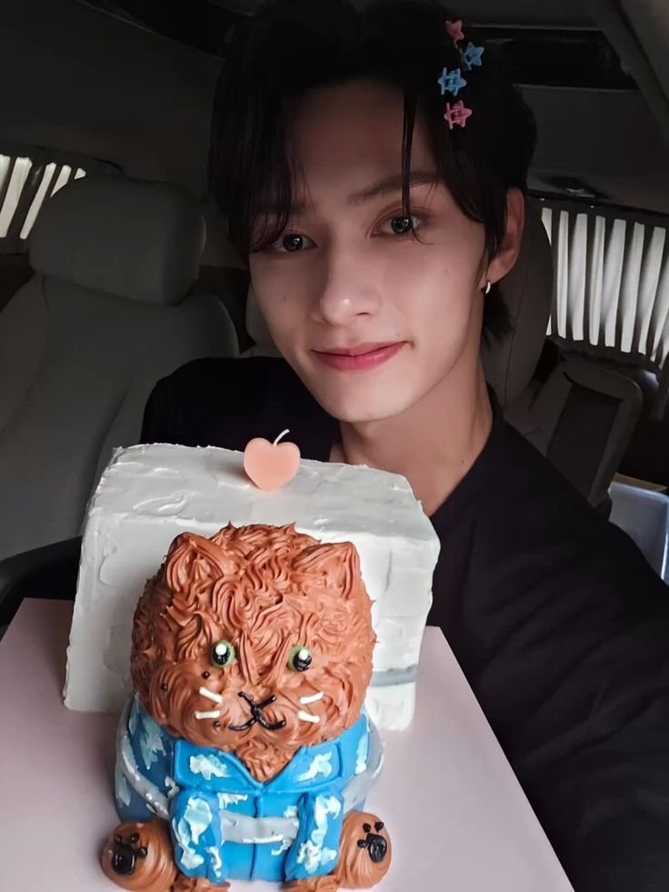 idol_actorwjh's tweet photo. ๋࣭ ⭑⚝ FIRST JUNHUI BIRTHDAY GIVE AWAY ๋࣭ ⭑⚝

⤳ two winners of 50 pesos gcash

⤹ rt, like &amp; mbf
⤹ comment the age of junhui when star being actor
⤹ don't forget to drop the hashtag

HAPPY JUNHUI DAY 🤍
#냥이_차오른단건_준휘_생일이란뜻이야
#JUNmeowDAY
@pledis_17 https://t.co/C8xP8pMrWV