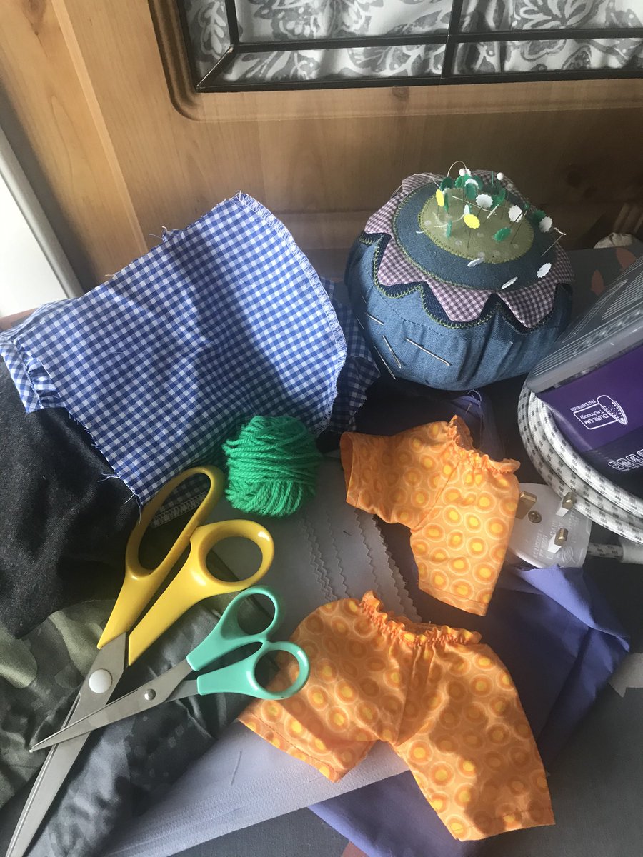 FredTedOlga's tweet image. Two #ShortsTutorial - you don’t need a sewing machine but obviously you can use one - once you know what you’re doing. The bears don’t mind what the stitches look like - they get excited about getting new clothes. Look at the lilac material - - pillowcase with a pre-sewn hem .