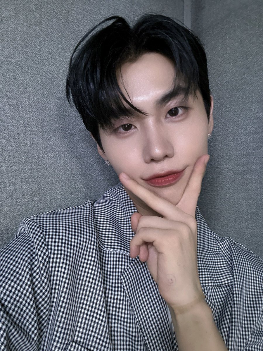 [인태]

“서로 다른 시간의 밤이 함께 하는 그 순간까지” 퍼포먼스 비디오 올라온 거 본 사람 손!! 👏🏻

#데이차일드 #DAYCHILD #인태 #Intae