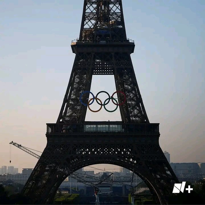 Emp_Avilmat's tweet photo. ✅A menos de dos meses de los Juegos Olímpicos de París, la Torre Eiffel ya luce los anillos olímpicos que pesan 30 toneladas y llegaron a la capital de Francia en trozos.
➡️El Comité de Organización explicó que se iluminarán de blanco al utilizar 100 mil bombillas led https://t.co/UWkhNyzBEG