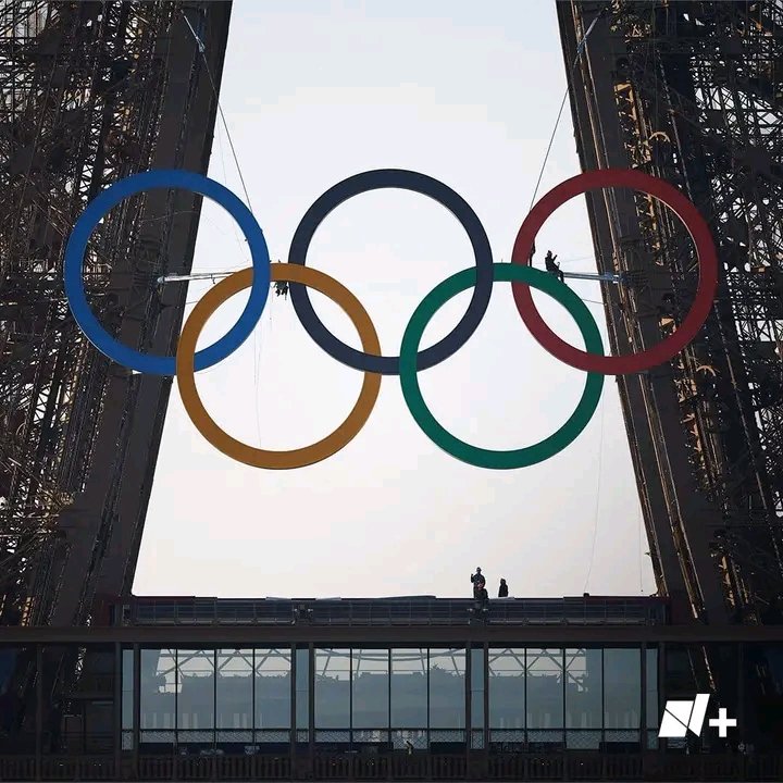 Emp_Avilmat's tweet photo. ✅A menos de dos meses de los Juegos Olímpicos de París, la Torre Eiffel ya luce los anillos olímpicos que pesan 30 toneladas y llegaron a la capital de Francia en trozos.
➡️El Comité de Organización explicó que se iluminarán de blanco al utilizar 100 mil bombillas led https://t.co/UWkhNyzBEG
