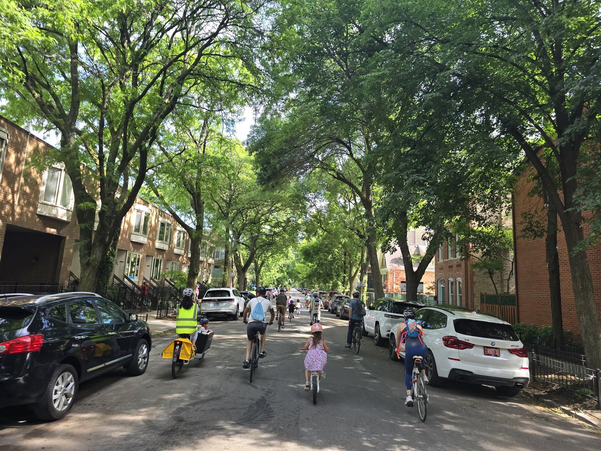 Good morning with the 2nd ever Lincoln Park Kiddical Mass. Word is spreading, lots of new faces today! <a href="/ChiFamilyBiking/">🚲 Chicago Family Biking 🚲</a> #bikechi