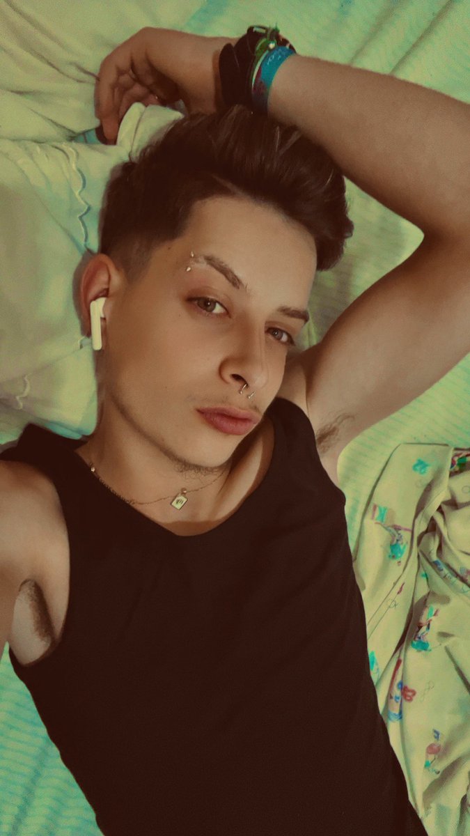 Al final le echao 🥚y me e echo el piercing de la ceja