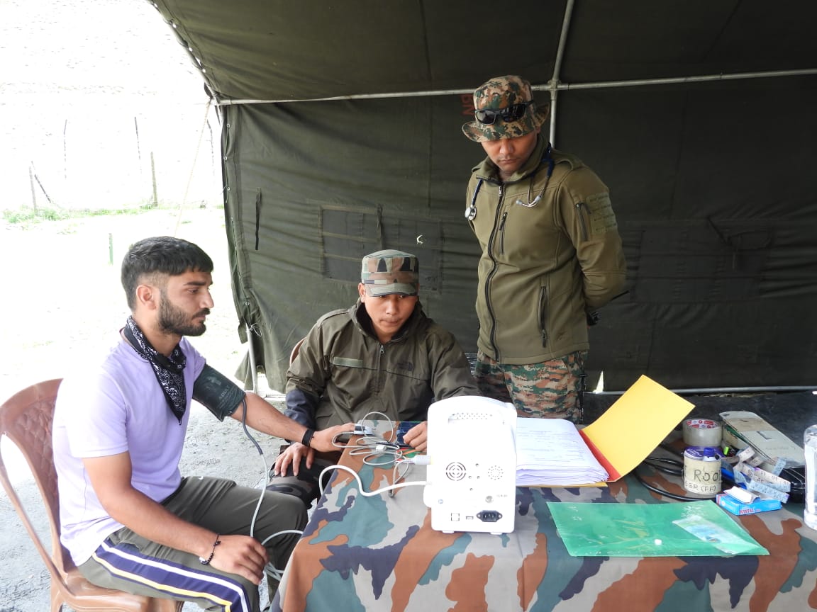 kupwaraWarriors's tweet photo. Over 1600 young aspirants lined up for the #IndianArmy Porter recruitment rally in #Kanzalwan, #Dawar, #Niru, and #Baraub. Spanning two days from 07 June 24, this initiative seeks to create more job opportunities for the youth of #Kashmir. https://t.co/49L4mSjiBx