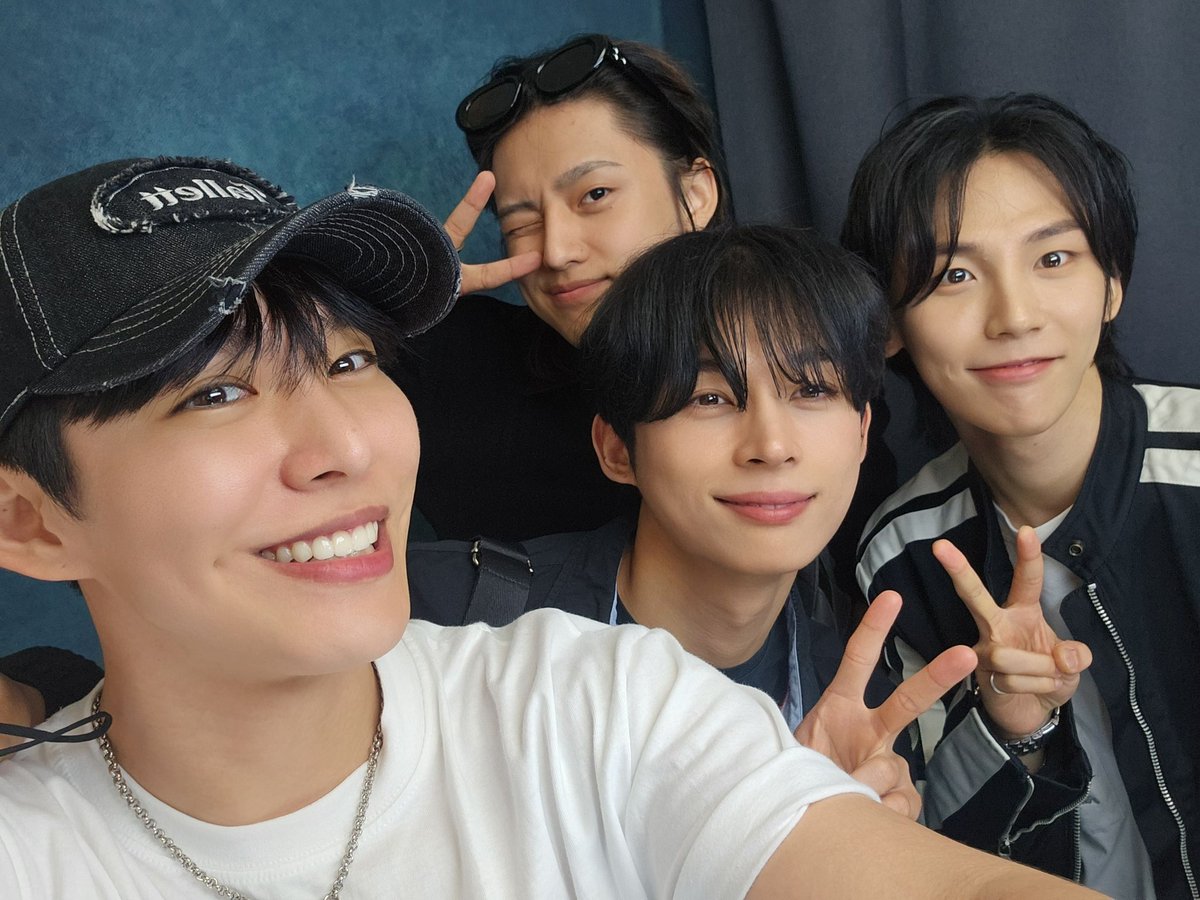 yyyyyyonggg_'s tweet photo. 해삐 https://t.co/5mDVQ4I3yQ
