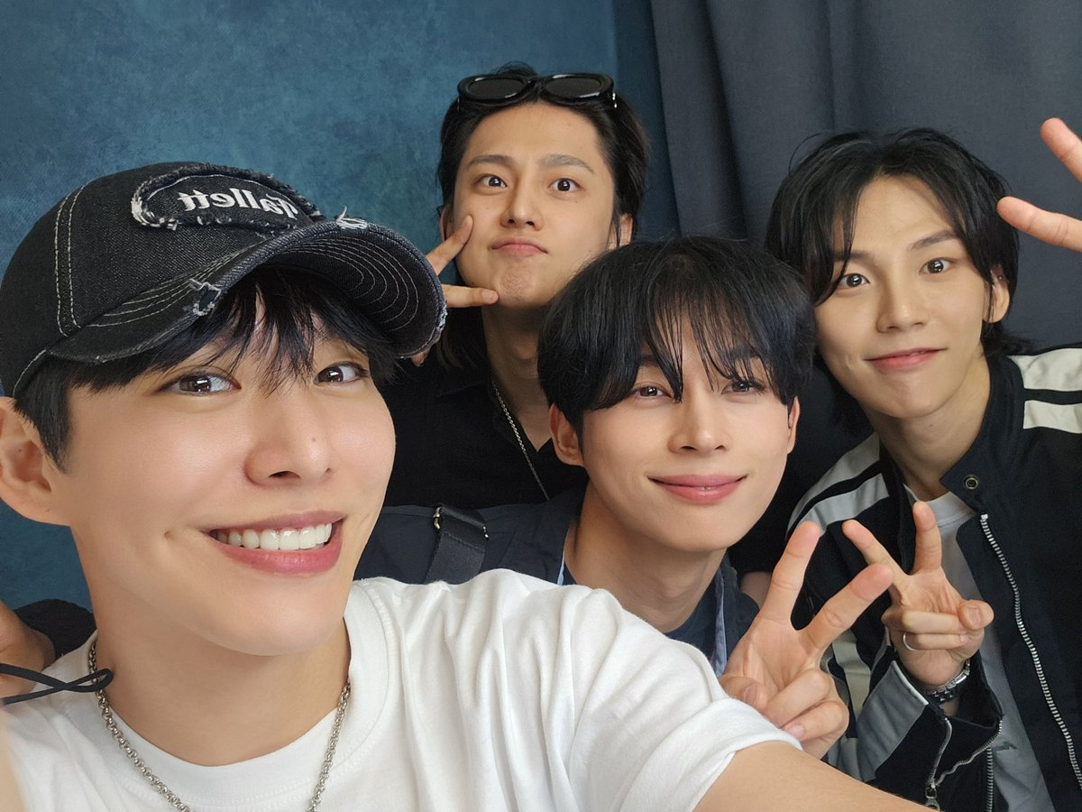 yyyyyyonggg_'s tweet photo. 해삐 https://t.co/5mDVQ4I3yQ