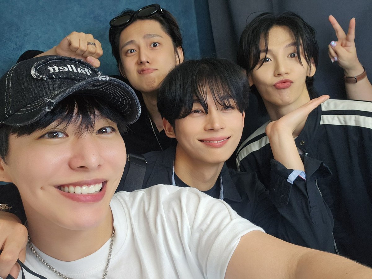 yyyyyyonggg_'s tweet photo. 해삐 https://t.co/5mDVQ4I3yQ