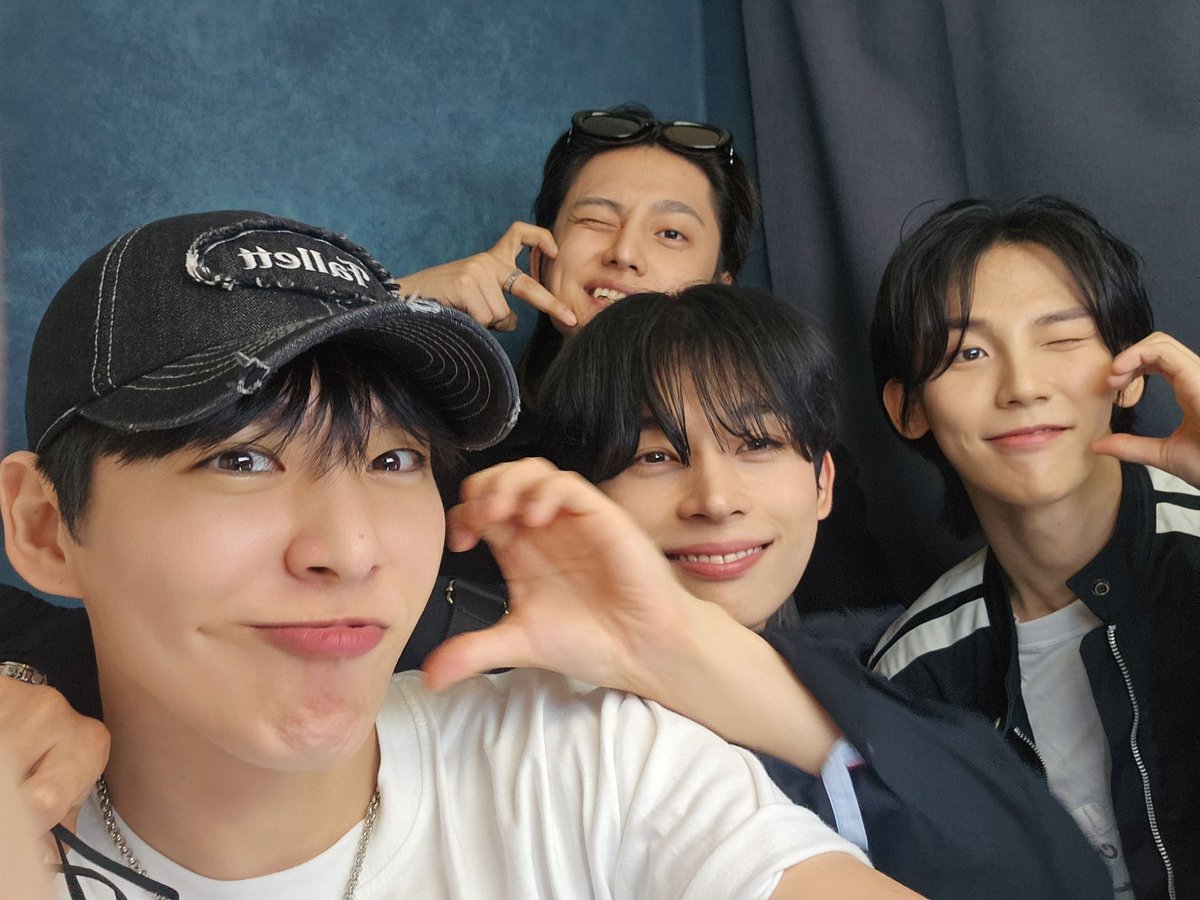 yyyyyyonggg_'s tweet photo. 해삐 https://t.co/5mDVQ4I3yQ