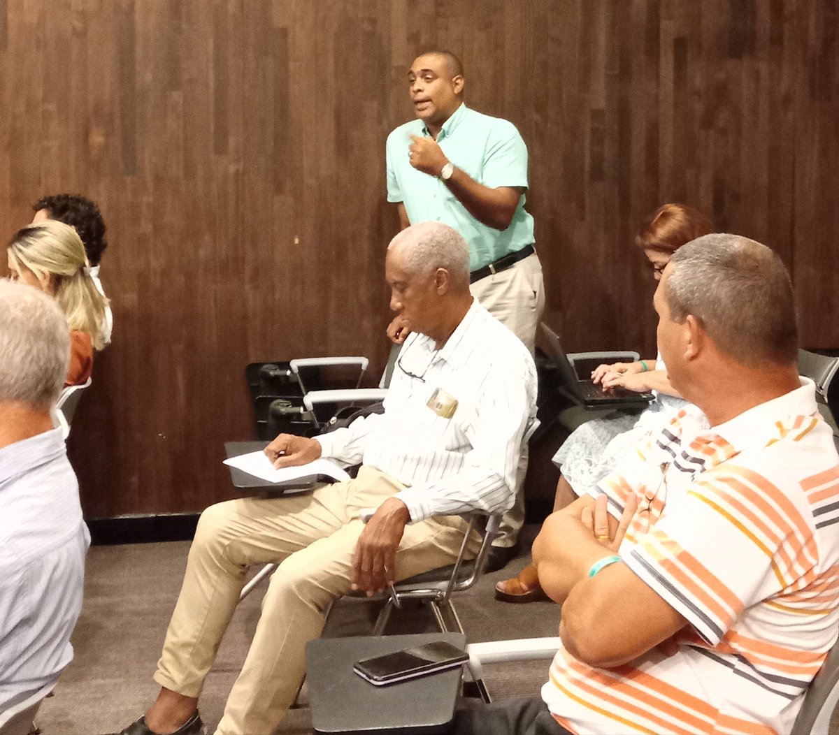 gnufre's tweet photo. Fructíferas sesiones de trabajo e intercambio.Taller  GNUFRE presentando hoy  los proyectos de innovación en apoyo a la nueva política de transición energética en Cuba
@EnergiaMinasCub 
@FIIAPP 
@UCLVCU
@UdeLaHabana
@uc_camaguey
 @UOCub https://t.co/BCrB9I8FZw