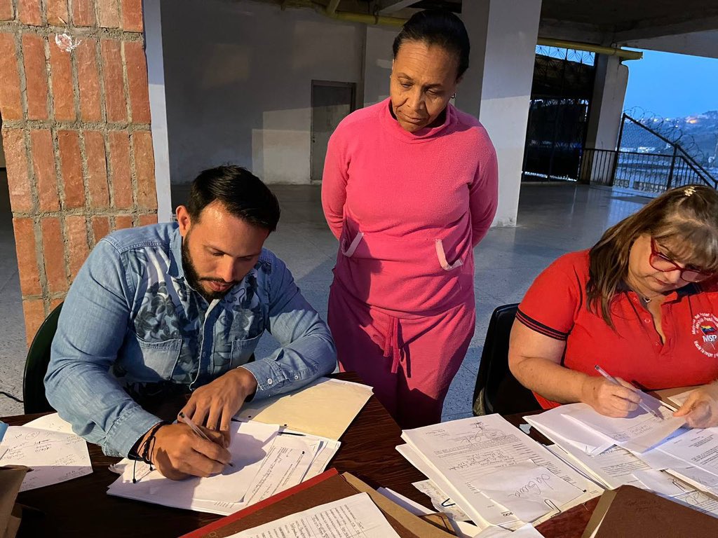 intt_barinas's tweet photo. #9JUN || Desde el #Mppsp se garantiza la atención jurídica de cada privado y privada de libertad, a través de la articulación con los órganos del Sistema de Justicia en el país. 

#1x10VictoriaPerfecta https://t.co/rafNl3kUFq