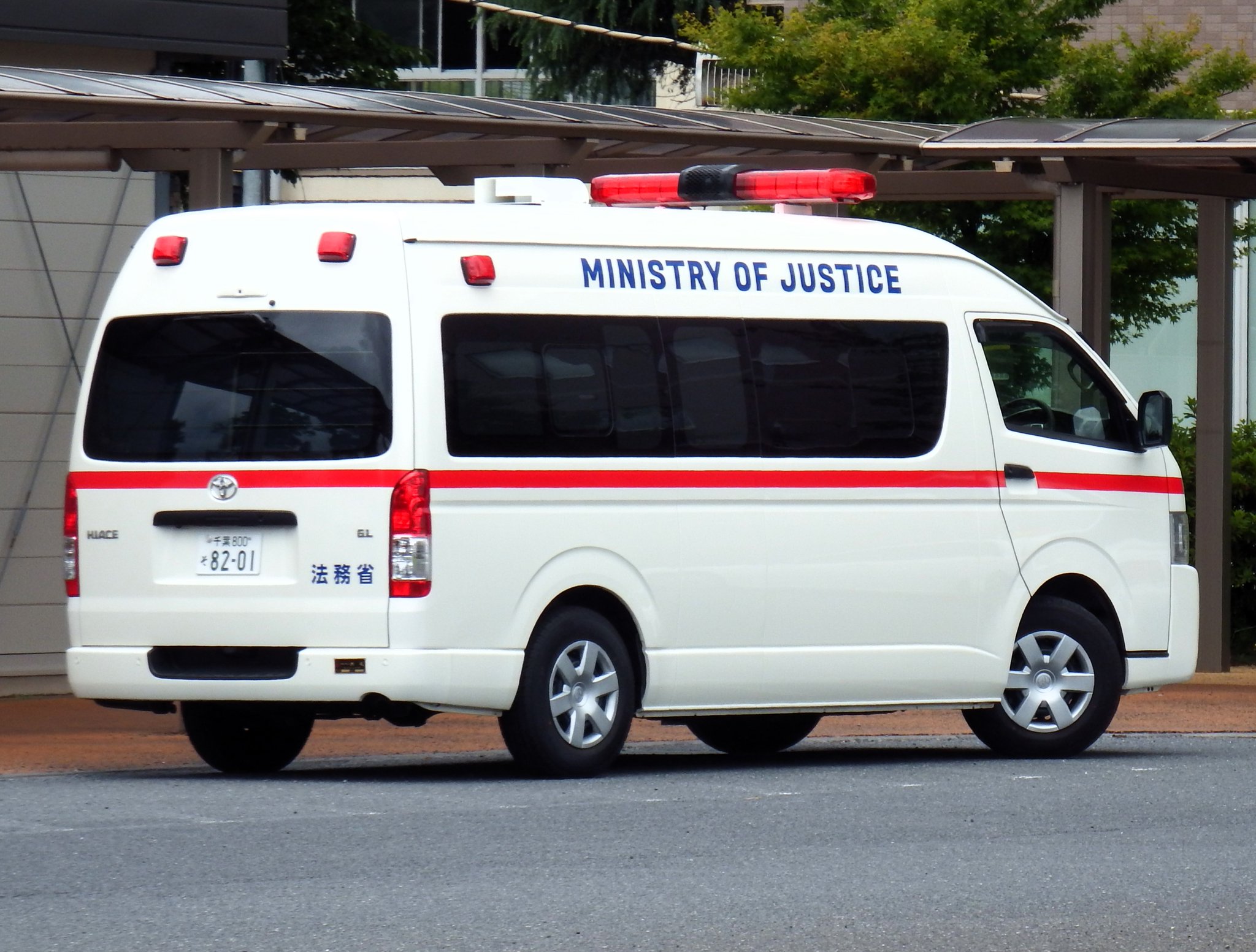 GPo5sSubcAA-CvC.jpg:large