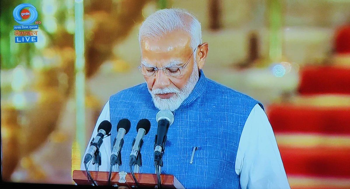 PRajput800's tweet photo. Har har Mahadev 🙏 
Jai bajrangbali 🚩 🚩 😍

No #Sanatani will pass without liking this tweet ❣️

#LOCKDOWN #Modi_3 #ShaheenBagh #SAvsNED  #INDvsPAK  #RamojiRao #ShilpaShetty #SLvsBAN #NDAसरकार #sanatni #maxwell #PakvsUSA #EverythingsHereAtSM https://t.co/K31XmFgXv2