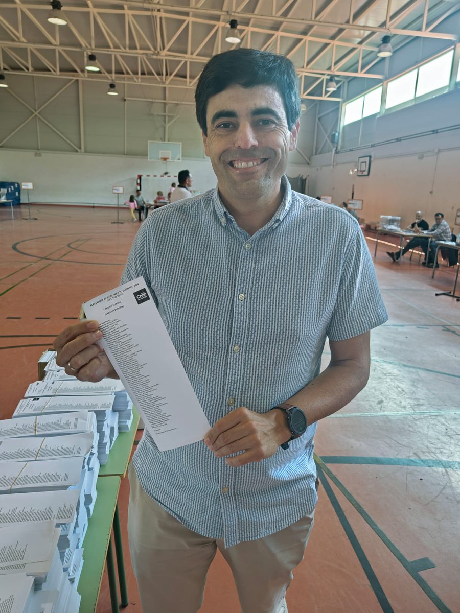 JoseLMartinezGa's tweet photo. Por fin he votado sin cerrar los ojos, con las dos manos (no zurda ni diestra).Confiado y esperanzado en un nuevo proyecto @CreeOficial https://t.co/rvdvDC8cNC