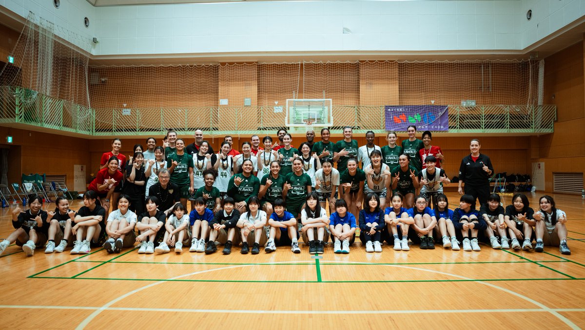 UHAthleticsJP's tweet photo. ハワイ大学女子バスケ部日本ツアーの第2戦目はvs. 東京医療保健大学女子バスケ部🏀🔥
非常に白熱したゲームとなり、とてもいい経験となりました!
東京医療保健大学女子バスケ部の皆様並びに渋谷区、原宿外苑中学校の関係者皆様に厚く御礼申し上げます。
#渋谷 #ホノルル #BowsInJapan https://t.co/0ZRXajP2hg