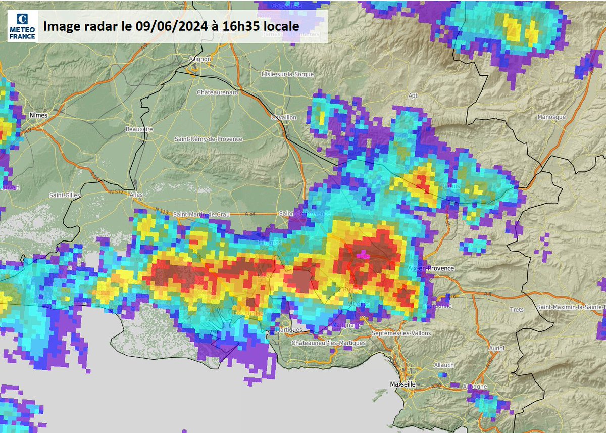 MeteoFrance_SE's tweet photo. 🟠#DirectMeteoSE

Passage en #vigilanceOrange des Bouches-du-Rhône. #Orage fortement pluvieux en cours et s'accompagnant de #grêle. L'A8 est concernée entre Lançon-Provence et Aix-en-Provence.

⚠️Prudence si vous vous situez dans la zone touchée. https://t.co/Z5Iwj7ZLc1
