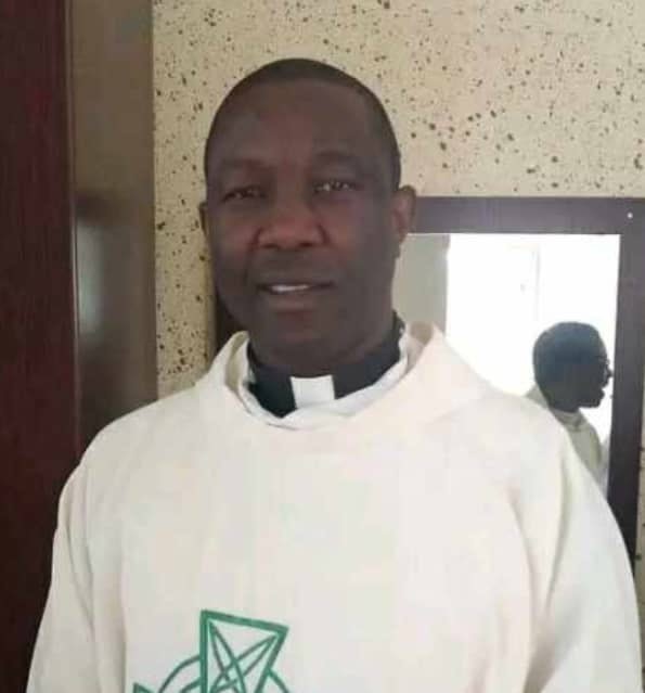 ChristianEmerg1's tweet photo. Nigeria: A few hours ago, Rev. Gabriel Ukeh was kidnapped by Islamists. 

He is the presiding priest of St. Thomas Parish in Zaman Dabo, Zangon Kataf, which is in southern Kaduna. 

He, along with his family and church, need immediate prayers and help. https://t.co/PVp8Ey2j8N