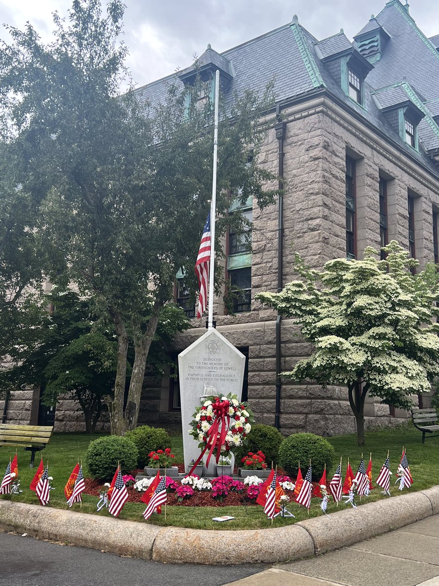SokharyChau's tweet photo. Proud to attend @CityofLowellMA Firefighters Local 853 Lowell Retired firefighters Association in honoring brave firefighters who've made the ultimate sacrifice. Thank you @LowellFireDept, @ChelmsfordFD, &amp; @westfordfd for your courage &amp; dedication. #FirefighterAppreciation https://t.co/zi3PcAAAfc