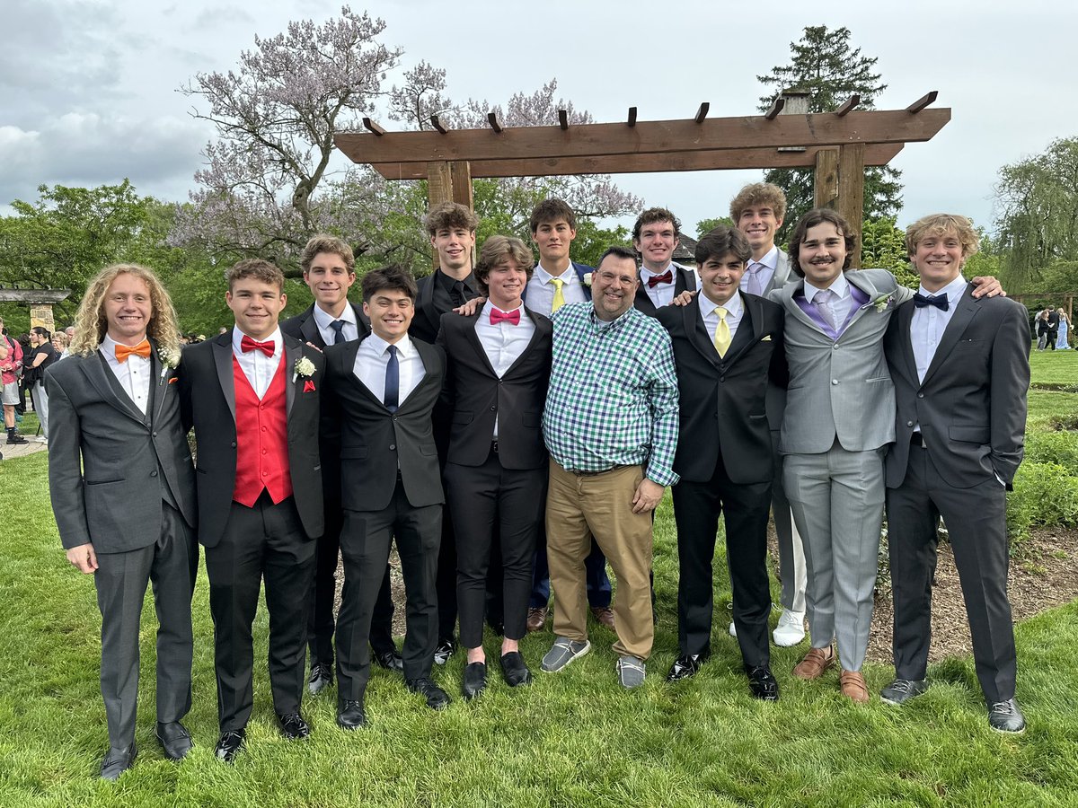 EmmSoccer's tweet photo. Wishing the best to these 12 outstanding gentleman. Thank you for a great last four years. Congratulations to the class of 2024. https://t.co/XJCilsLR13