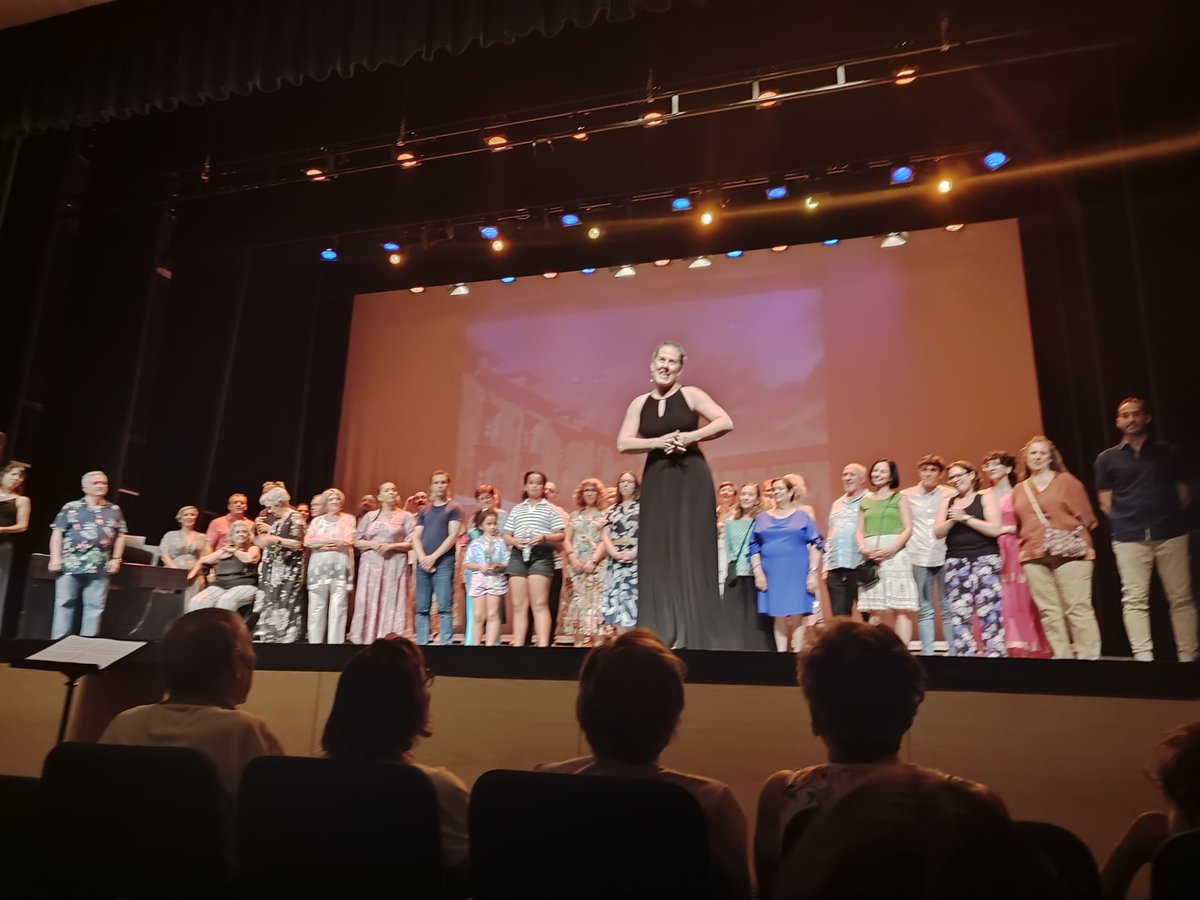 AmpaEM_MRS's tweet photo. El viernes pudimos disfrutar del Concierto de la Coral Polifónica de la Escuela-Conservatorio Manuel Rodríguez Sales en el Teatro José Monleón #Leganés 🎶🎶🎶👏👏👏🥰🥰🥰

#Musica 
#Cultura 

Una pequeña muestra 👇 https://t.co/o0bBM8SAtW