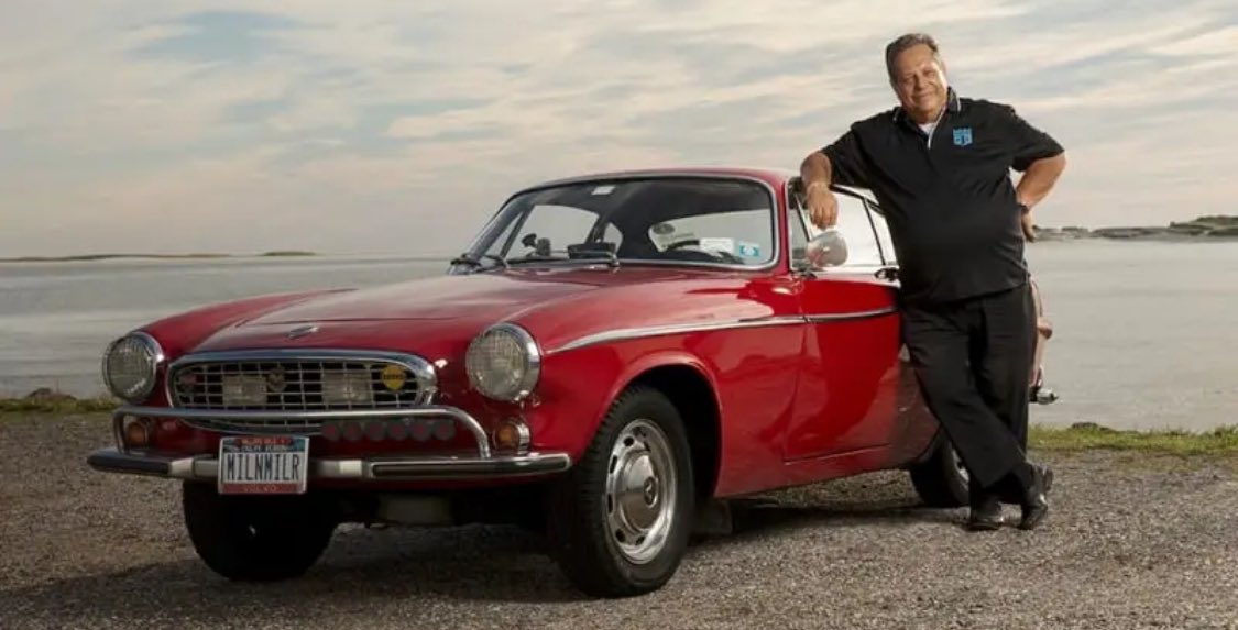 agedorgallery's tweet image. Meet the @volvocars P1800 - officially the #mostdurablecar in history.

American #IrwinGordon bought the car in 1966. And in 52 years, he drove 5.23 million km on it. There is a complete #servicebook, which shows that no one has done any unusual repairs during this period.