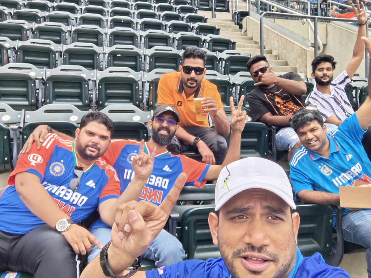 msantoshkrishna's tweet photo. #cocacolacricket
Go India!!!! https://t.co/lMmvBphGj1