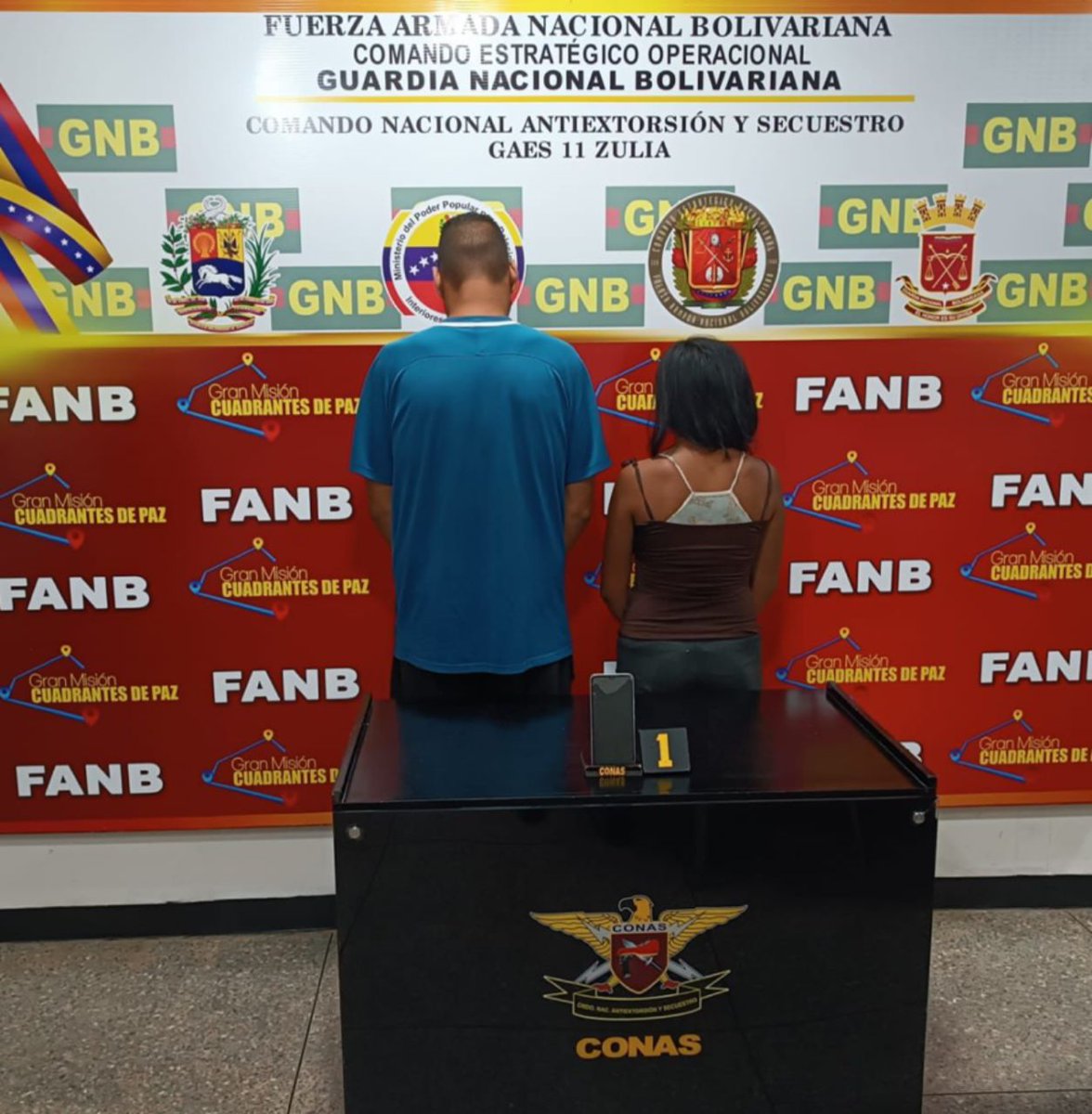 La FANB mediante labores de inteligencia, en el sector las Currican, municipio Maracaibo, estado Zulia, capturó a dos (02) ciudadanos por el presunto delito de robo agravado, a quienes se les incautó un (01) equipo telefónico. A/O del Ministerio Público.
#1x10VictoriaPerfecta