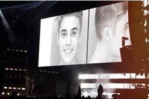 purplbase's tweet photo. justin bieber gets arrested for dui and beyoncé displays his mugshot on her tour with the caption “even the greatest can fall” https://t.co/jh11uORhIX