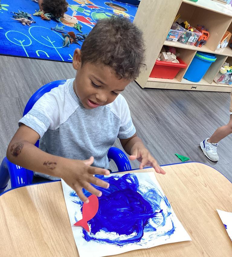 GoddardCorinth's tweet image. We are enjoying all things under the sea! 🐟 Our little Hoppers are having fun making a BLUE ocean! 🌊 How many fishes are in your ocean? #Wonderoflearning #GoddardCorinth #preschoolissomuchfun