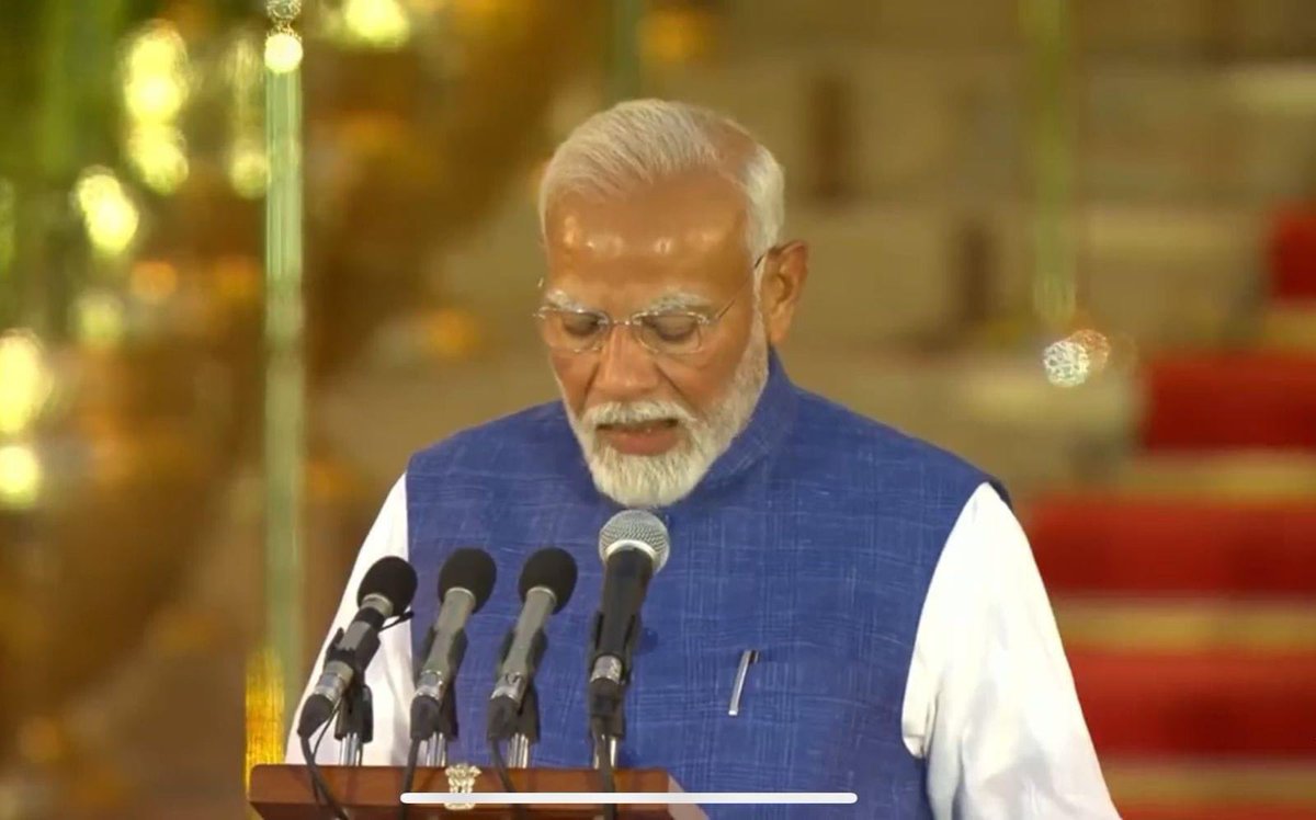 Chh_Udayanraje's tweet photo. आदरणीय श्री. नरेंद्रजी मोदी यांनी तिसर्‍यांदा भारताच्या पंतप्रधानपदाची शपथ घेतली आणि नवभारताच्या विकासाचा नवा अध्याय रचण्याचा प्रारंभ केला. 
एनडीए सरकार समाजातील सर्व वंचित आणि शोषित घटकांचे जीवनमान सुधारण्यासाठी, देशाला विकसित  राष्ट्र बनवण्यासाठी समर्पित राहील.
@narendramodi https://t.co/mmpYCBzT09