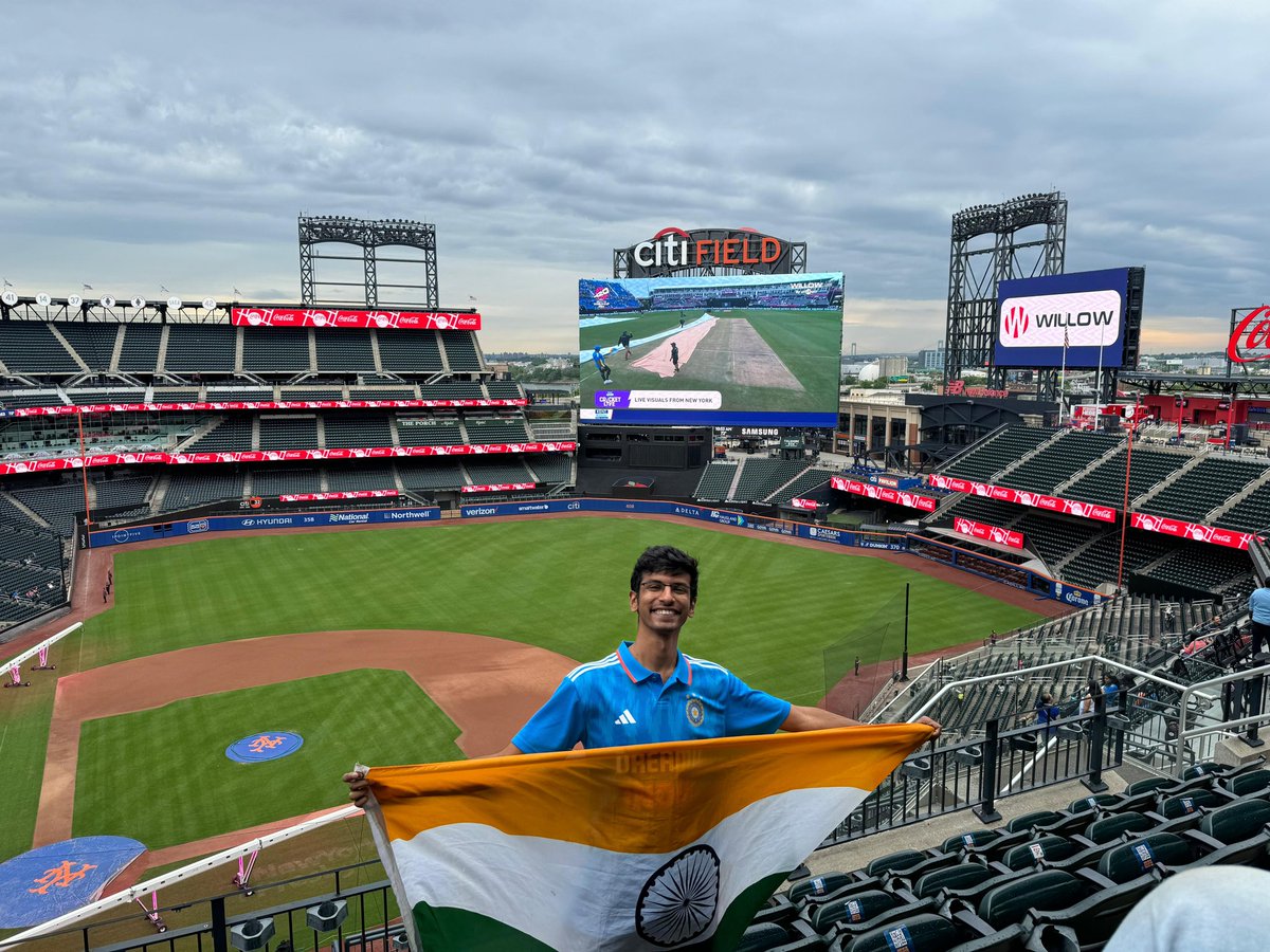 chocrush10's tweet photo. LET'S GO INDIA! 🇮🇳🇮🇳
#cocacolacricket
#indvspak
#worldt20 https://t.co/PS8c8jGZ1u