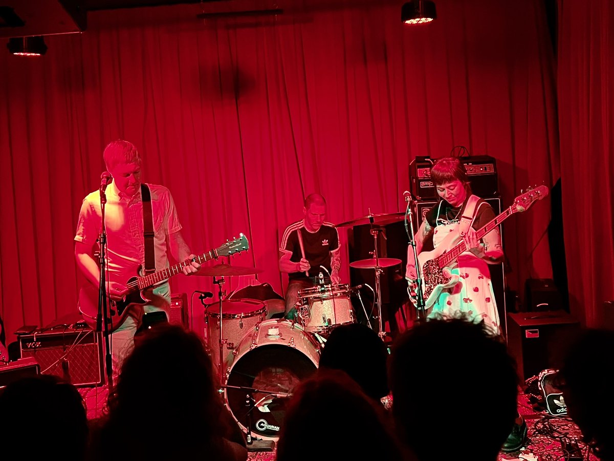 lucksmith's tweet image. indiepop overdose at the oakland weekender! always the best is finding new bands i somehow missed till now like @Neutrals13 and mo dotti, finally seeing @ChimeSchool and kids on a crime spree live, #poundsign and all girls summer fun band reunions, @seabliteband @lunchboxpop etc!
