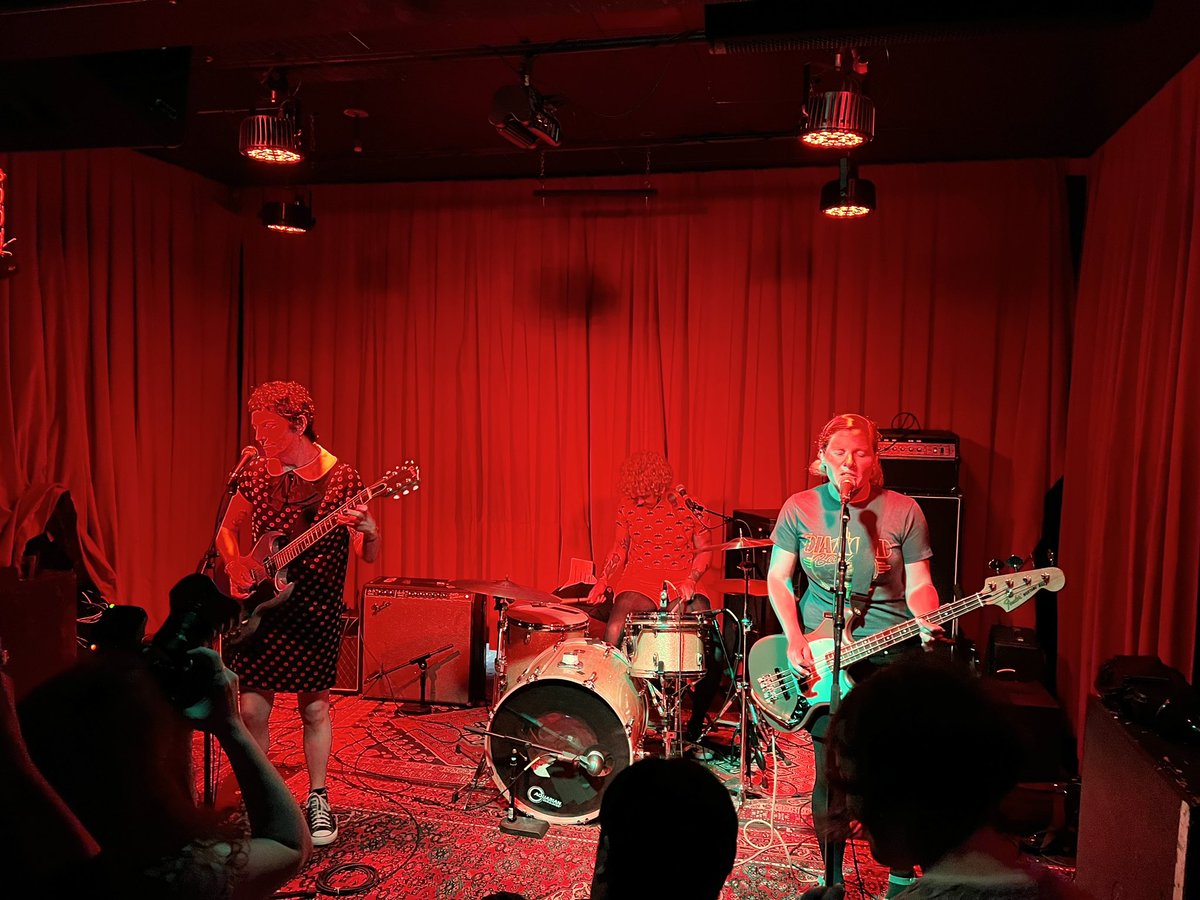 lucksmith's tweet image. indiepop overdose at the oakland weekender! always the best is finding new bands i somehow missed till now like @Neutrals13 and mo dotti, finally seeing @ChimeSchool and kids on a crime spree live, #poundsign and all girls summer fun band reunions, @seabliteband @lunchboxpop etc!