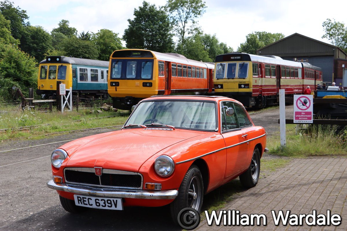 WilliamWardale's tweet image. A 1980s scene at @midrlybutterley 80s weekend 

Class 108 – LO262, class 142 013, class 141 113 and MGB GT car 

@Northern_Travel @JedKendray @JamesTGlossop @WetdogFBK #class142 #class141 #class108