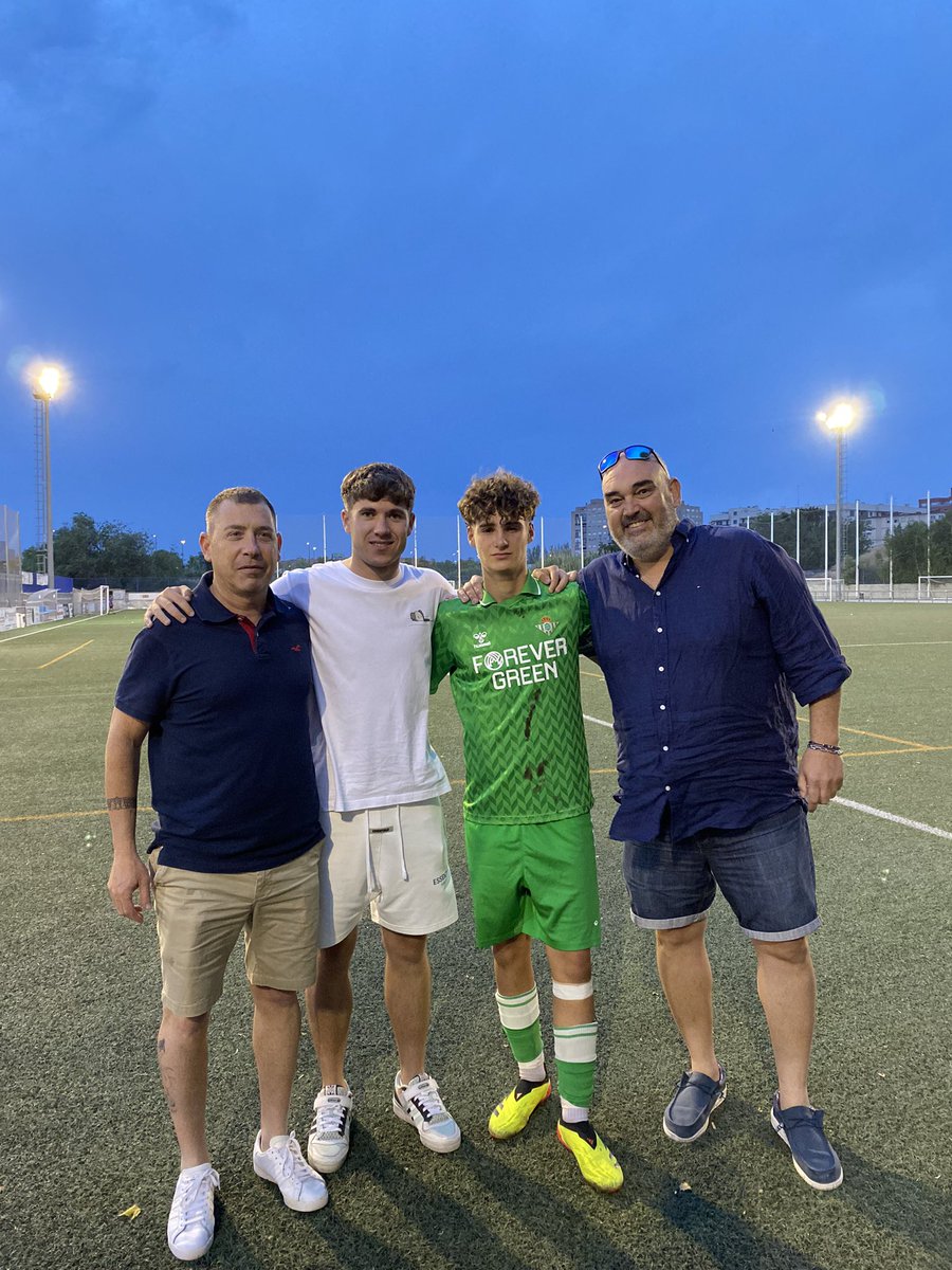 rcdzaragoza's tweet photo. 𝐉𝐎𝐑𝐆𝐄 𝐂𝐀𝐒𝐀𝐒, 𝐔𝐍𝐎 𝐃𝐈 𝐍𝐎𝐈

El jugador del @RealBetis disputó un torneo en Zaragoza, consiguiendo el trofeo tras eliminar al Real Madrid en la final.

Jose Angel, Hector y Juan estuvieron presentes viendo su evolución tras su salida de Racing Zaragoza

🩵¡Enorme! https://t.co/lW4yjXRxB5