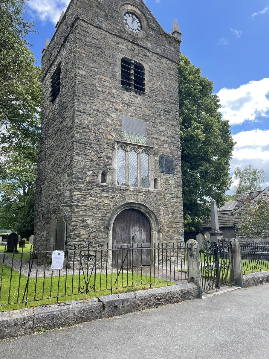 philmitchell32's tweet photo. @EngChurchPics St Margaret’s tower stands in the centre of Staveley. It’s all that’s left of a church that used to occupy the site, demolished in 1865. The clock  at the top of the tower, was added in 1887 to celebrate the Golden Jubilee of Queen Victoria. https://t.co/snxyAOnRmd https://t.co/FVUc3DM7mW