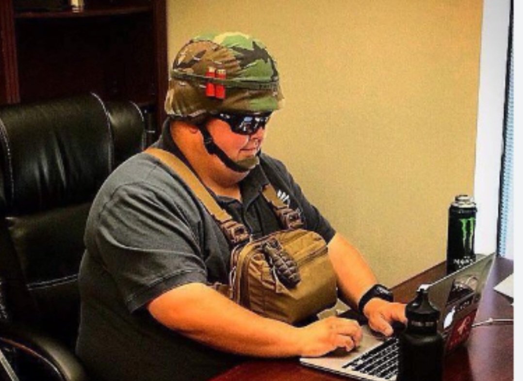 Geri1325's tweet photo. @caulmick @IrishMailSunday Ah ya, Mikey saving the country from his living room ! #keyboardcombat https://t.co/Sg8qGRwhyj