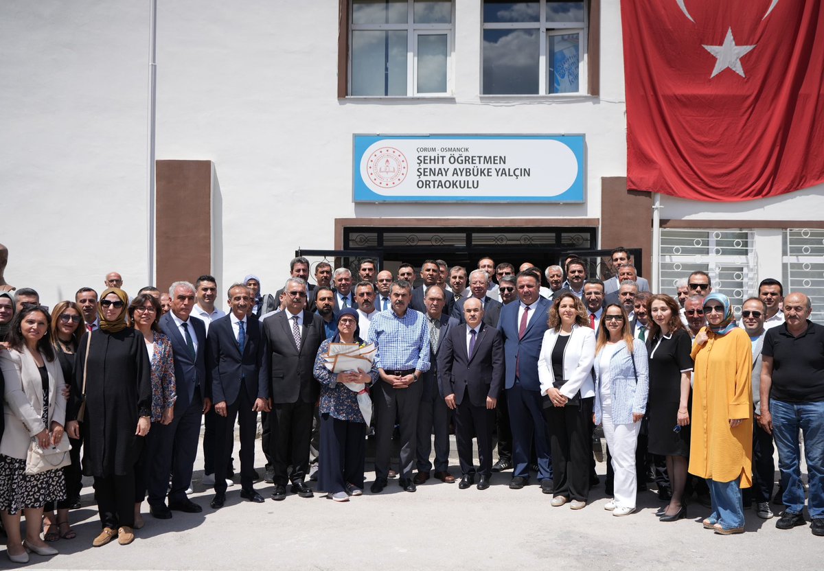 Yusuf__Tekin's tweet photo. 📍Çorum/Osmancık Şehitliği

Şehit Öğretmenimiz Şenay Aybüke Yalçın’ı; değerli ailesi, öğretmenlerimiz ve öğrencilerimizle birlikte kabri başında dualarla andık.

Kabir ziyareti ardından şehidimizin adını taşıyan Şehit Öğretmen Şenay Aybüke Yalçın Ortaokulunu ziyaret ederek öğretmenlerimizle bir araya geldik, şehit öğretmenimizin aziz hatırası için gerçekleştirilen dinletiye katıldık.

Şehadetinin yedinci yılında Şehit Öğretmen Şenay Aybüke Yalçın’ı rahmetle yâd ediyor, şehidimizin değerli ailesi ve eğitim camiamıza bir kez daha baş sağlığı diliyorum.

Tüm aziz şehitlerimizin mekânı cennet, makamı âli olsun inşallah.